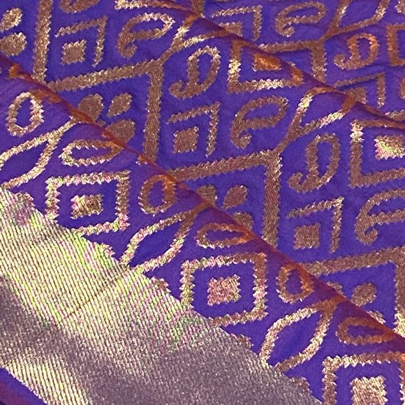 Banarasi silk sari in Purple ( dual toned) - Picture 7 of 10